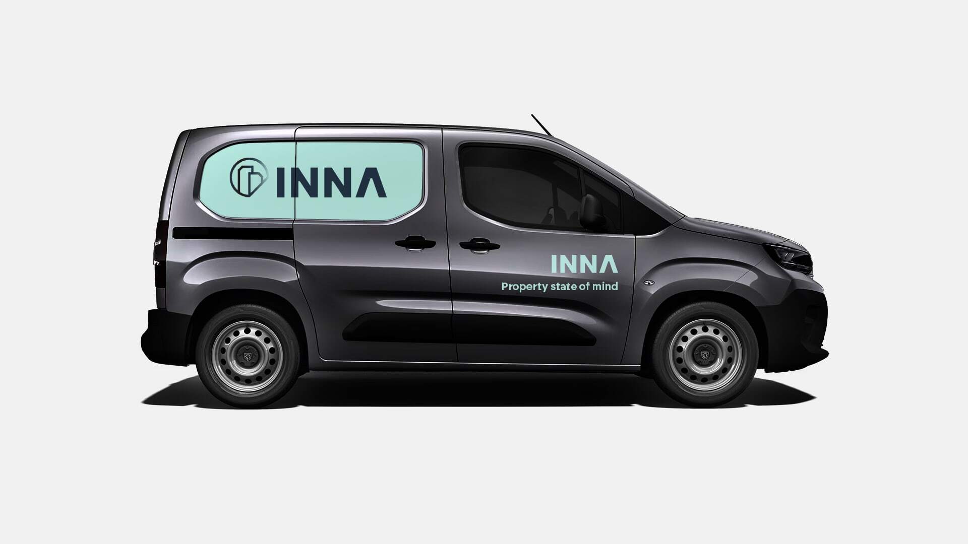 INNA_Brandbook_2025_CARS_CLOTHES3